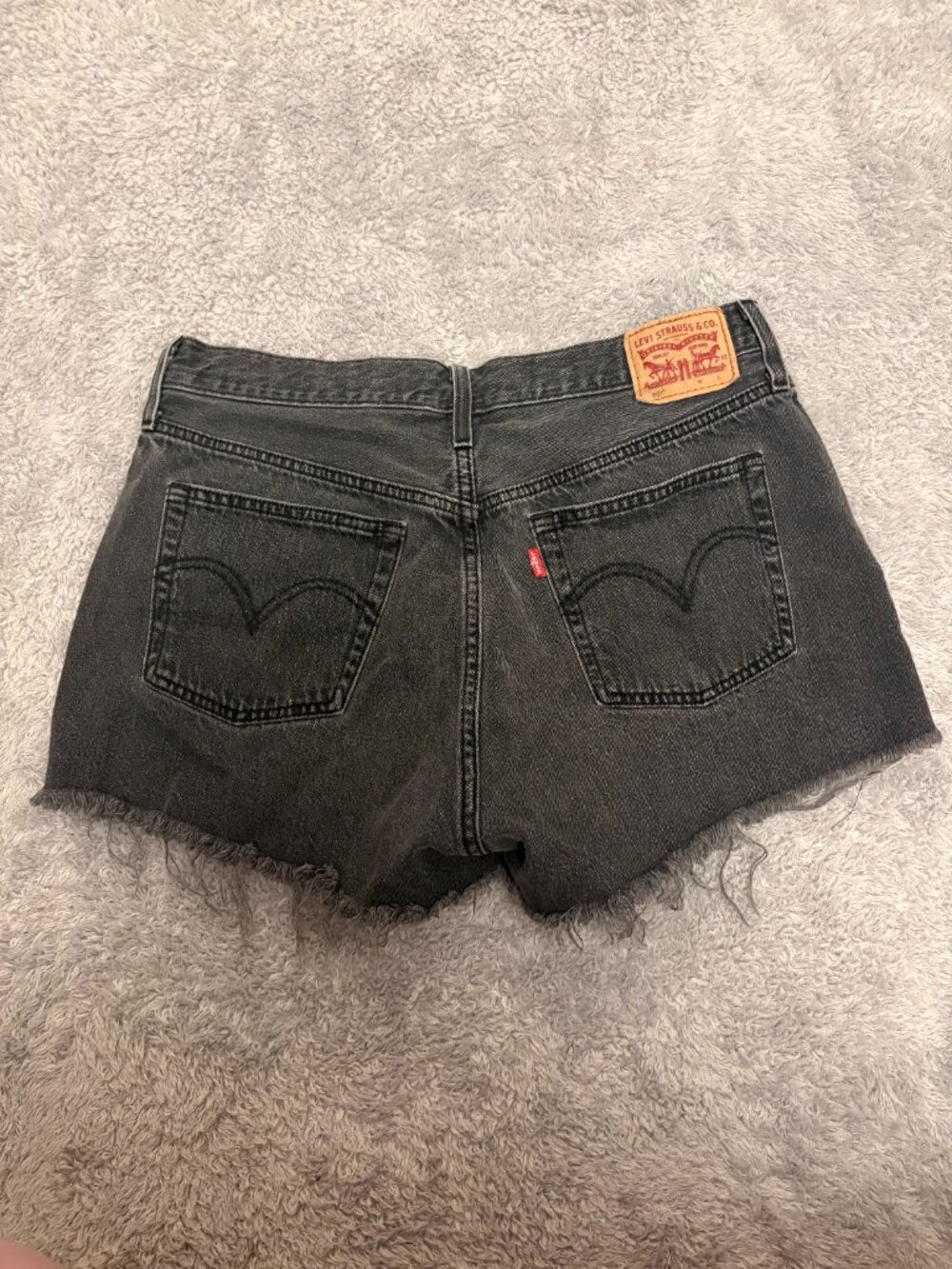 Levi's 90's Black Denim Distressed Shorts Size W32 - Picture 5 of 9